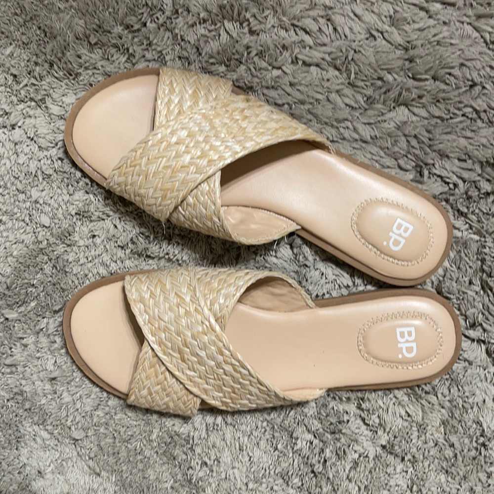 BP crisscross strap slides size 8.5